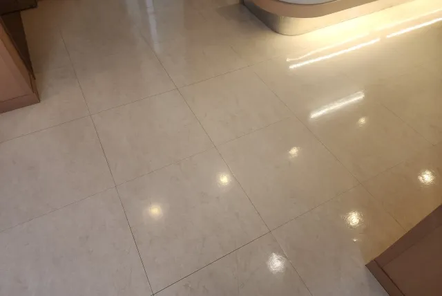 東京都立川市K歯科医院のワックス後の床