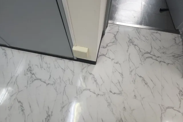 クリニック町田市2602232 | クリニック清掃業者・掃除・クリーニング【クリニック清掃ドットコム】 東京都町田市のT心療内科のワックス掛け後の様子