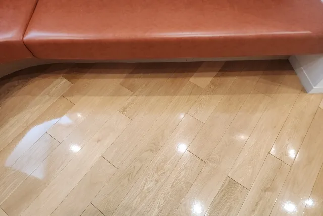 東京都昭島市のS消化器内科のワックスかけ後の様子