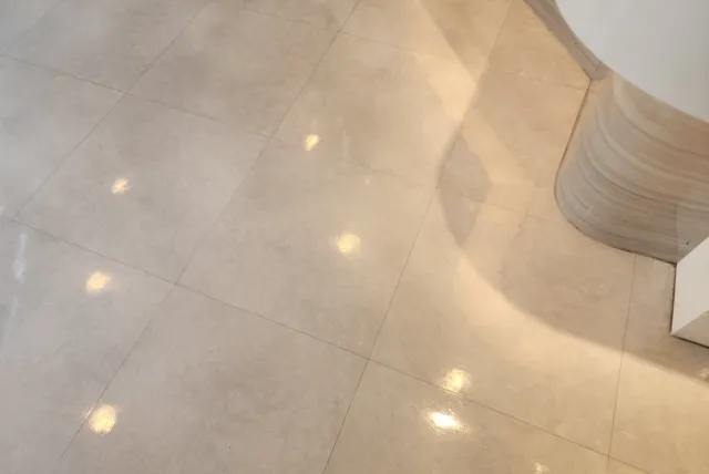 東京都八王子市Yデンタルクリニックのワックス後の廊下