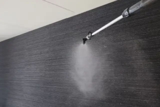 東京都国分寺市のDメンタルクリニックでのカーペットシャンプークリーニングの作業中の様子